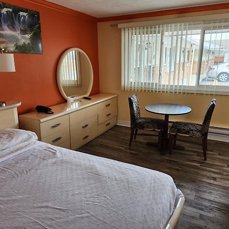 Sunparlor Motel Leamington Buitenkant foto