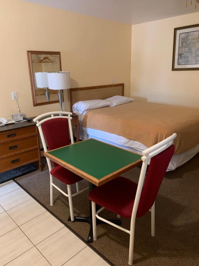 Sunparlor Motel Leamington Buitenkant foto
