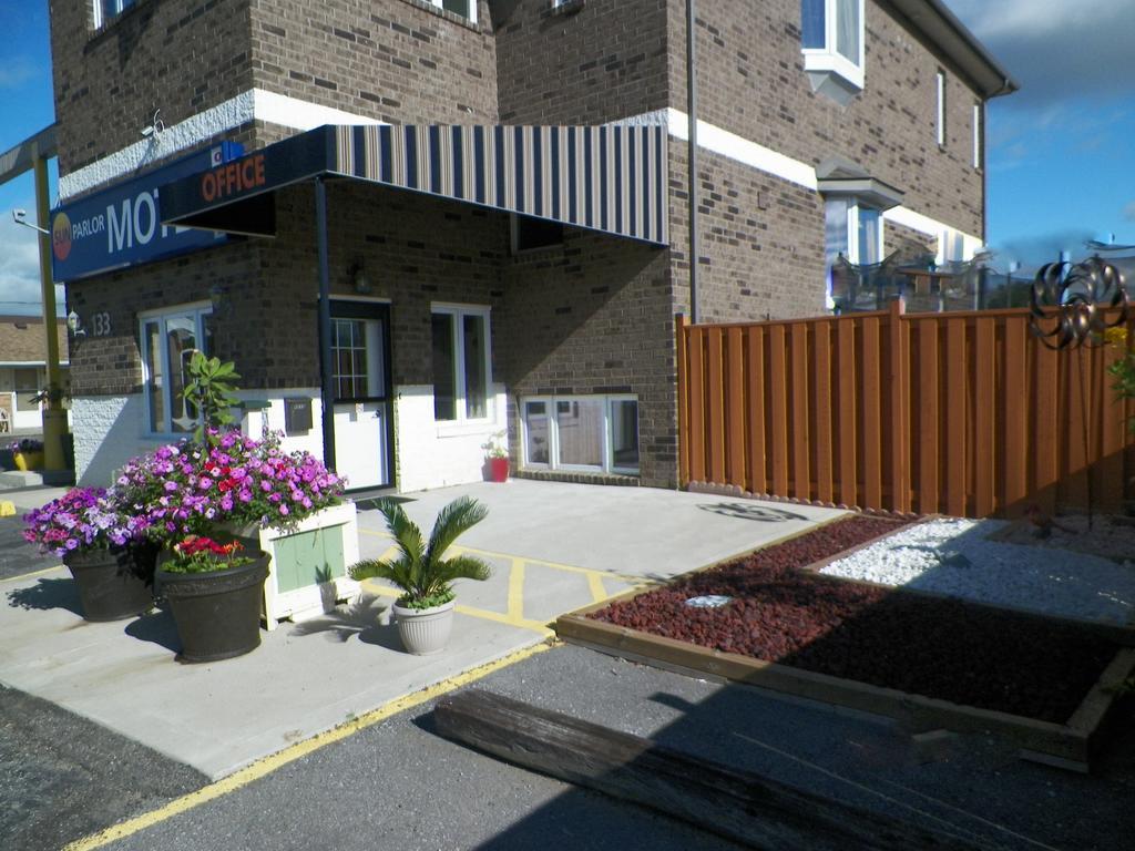 Sunparlor Motel Leamington Buitenkant foto