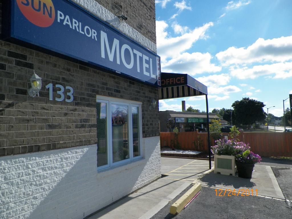 Sunparlor Motel Leamington Buitenkant foto