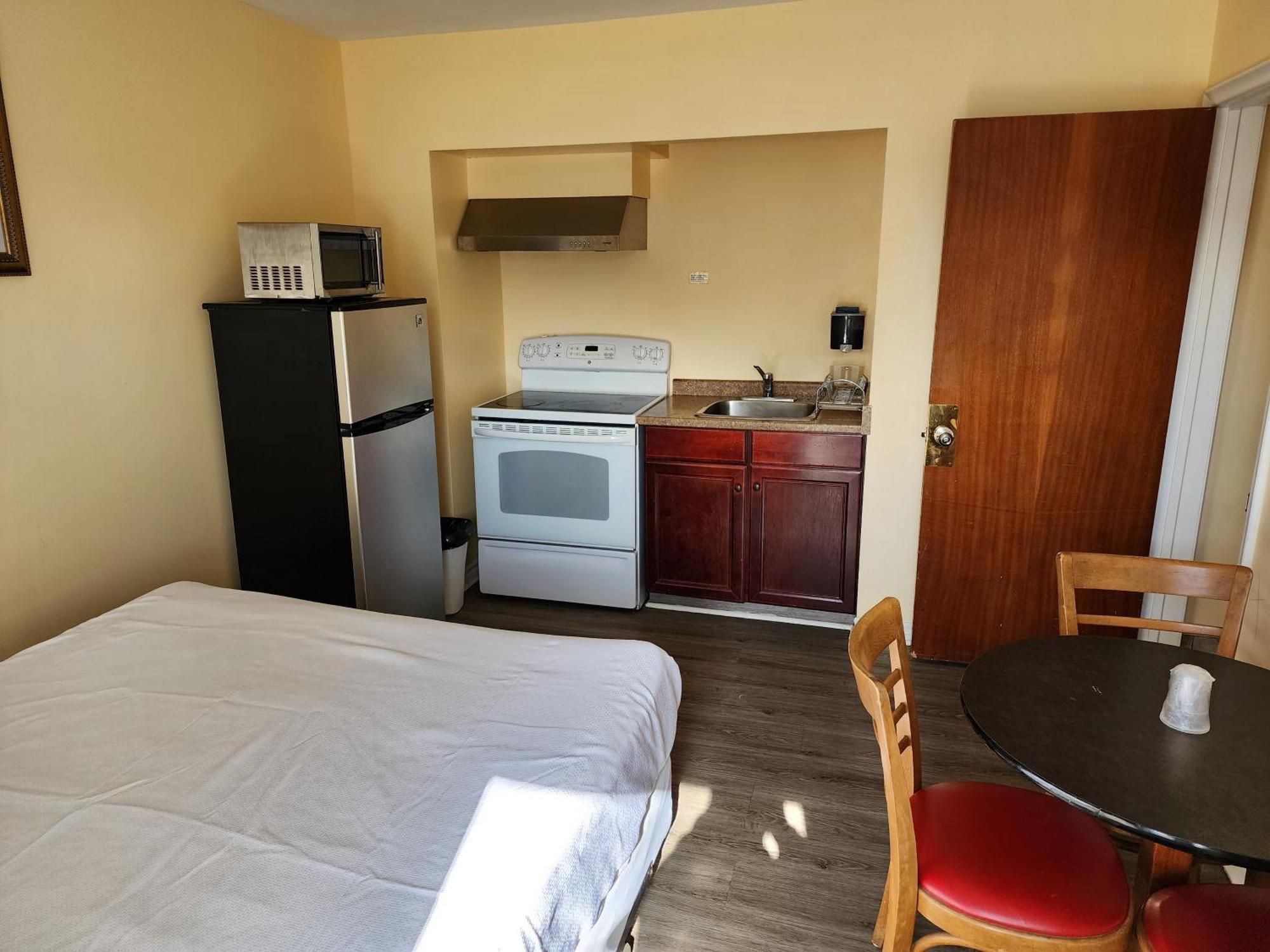 Sunparlor Motel Leamington Buitenkant foto