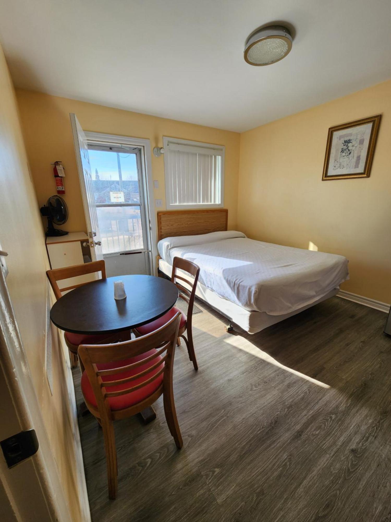 Sunparlor Motel Leamington Buitenkant foto