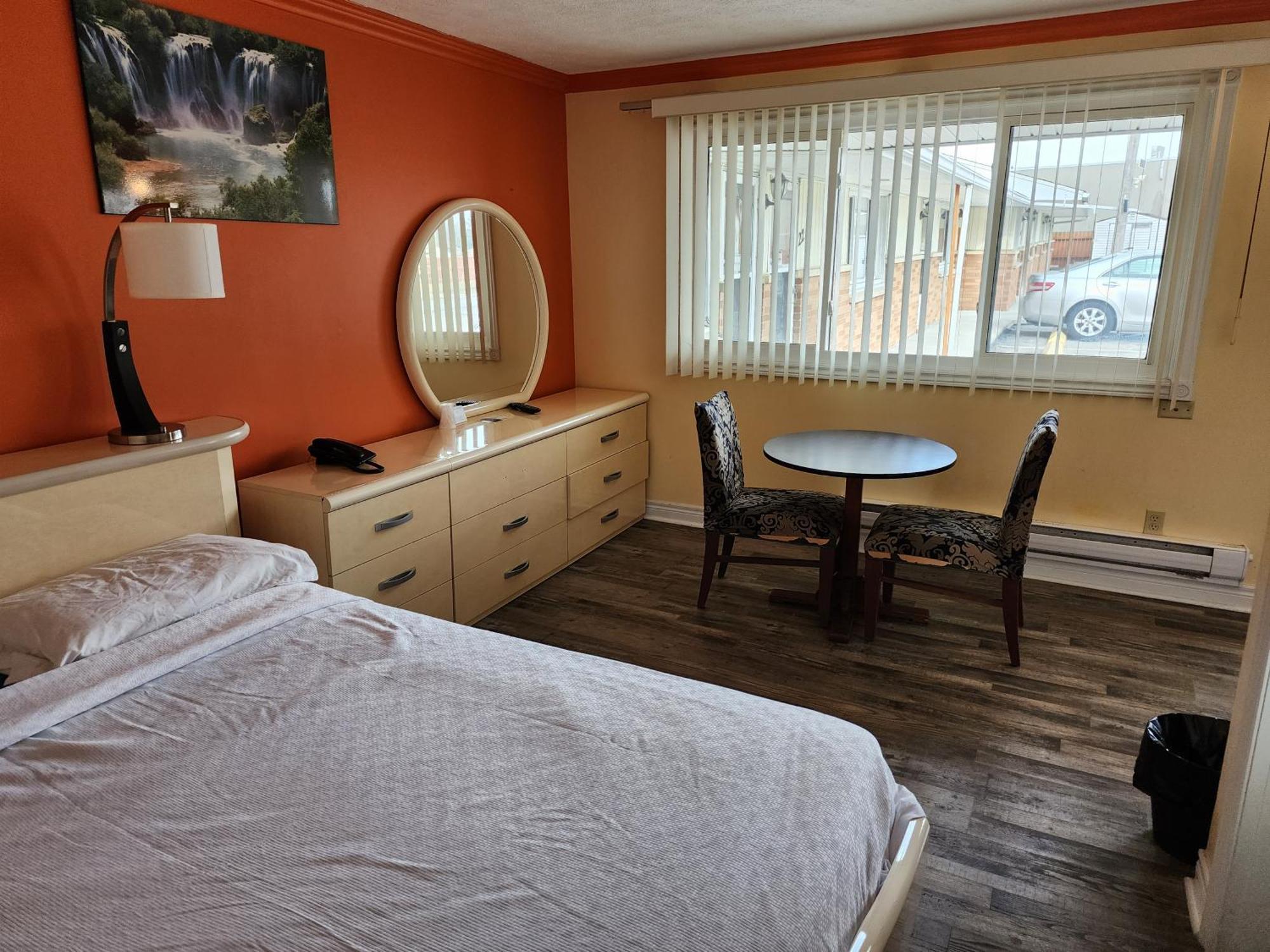 Sunparlor Motel Leamington Buitenkant foto