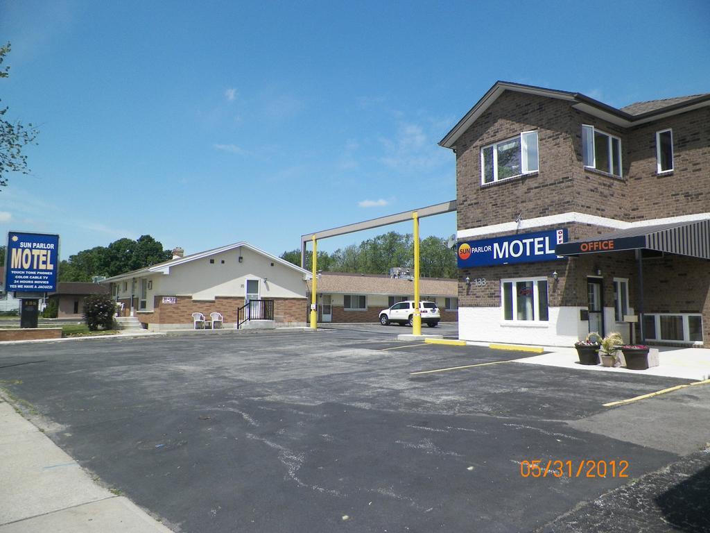 Sunparlor Motel Leamington Buitenkant foto